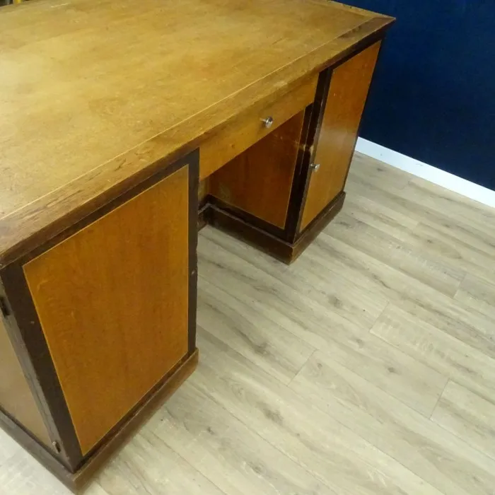 Bureau double - face Vintage bois clair et rehaut foncé - Le palais des bricoles