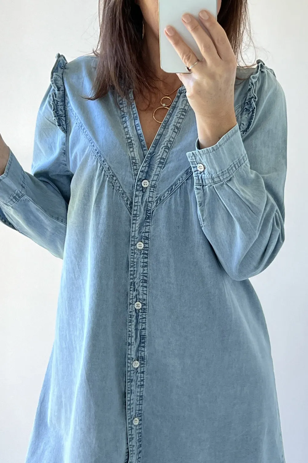 Myosotis - Robe droite en jean boutonnée à volants et col en V
