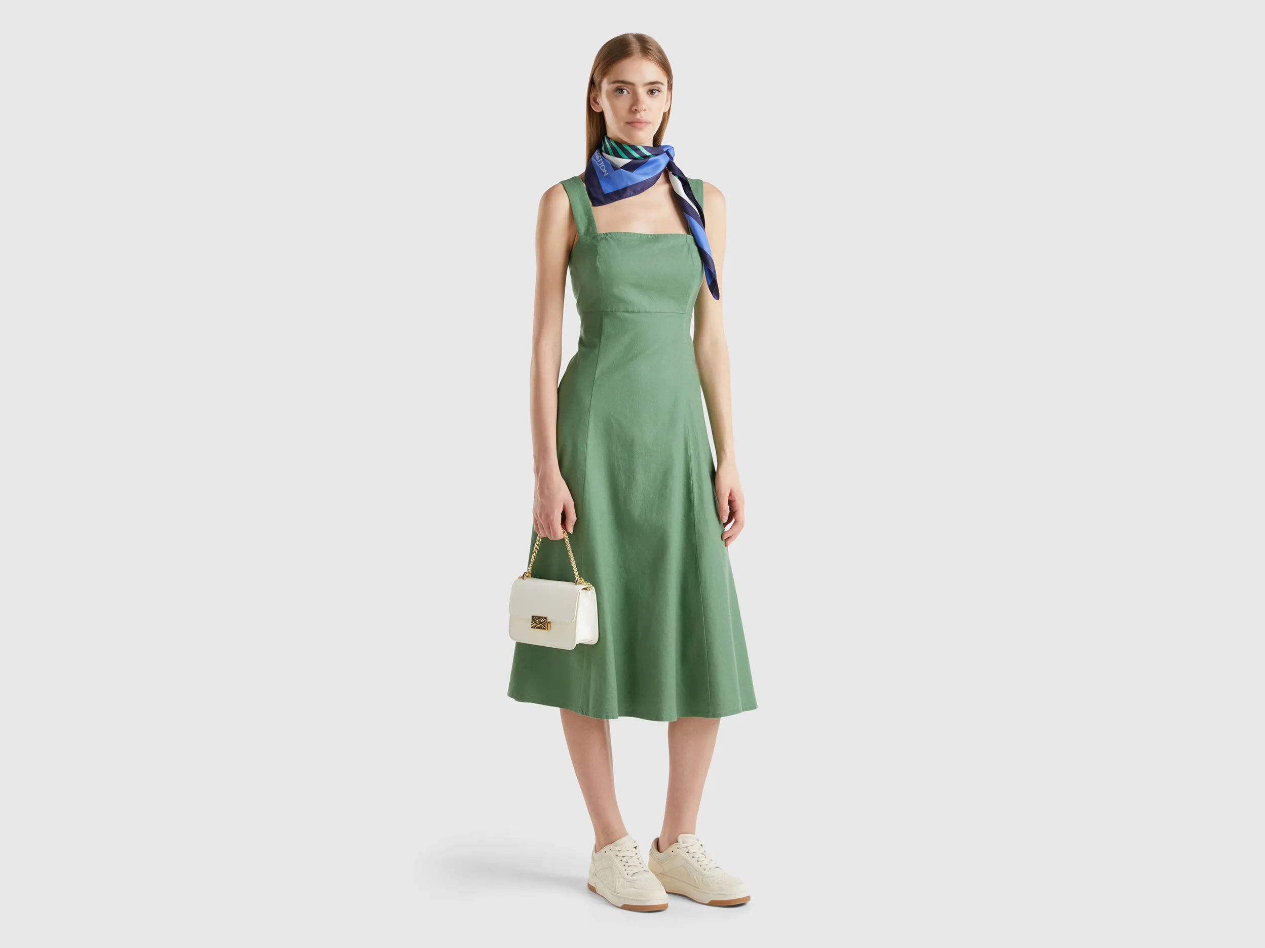 Robe à col carré en lin mélangé